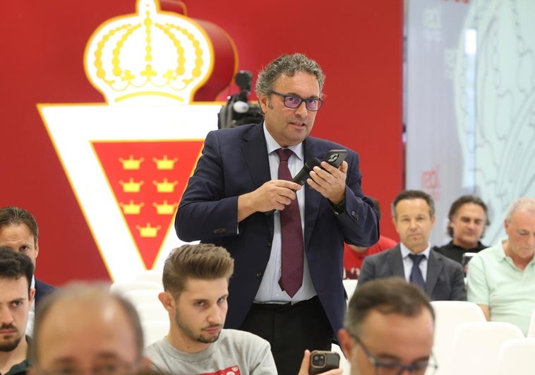 Julián Luna, el azote de Felipe Moreno en el Real Murcia por tierra, mar y aire